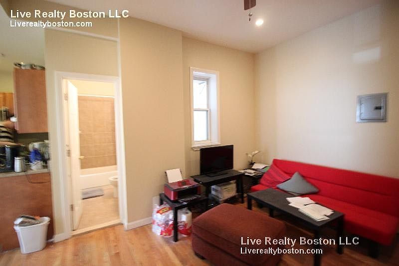 2nd image of 1237 Commonwealth Ave