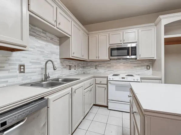 9220 Pecan Tree Dr, Baton Rouge, LA 70810