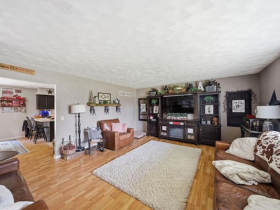 4th image of 4810 W Pendleton Pl