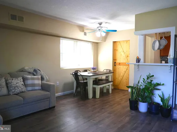 311 Meadowview Ln #311, Mont Clare, PA 19453