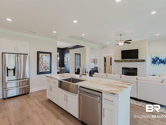 5th image of 380 Garrison Blvd