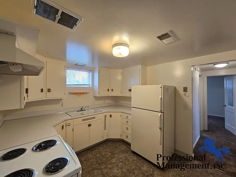 641 1/2 Avenue D — Photo 4