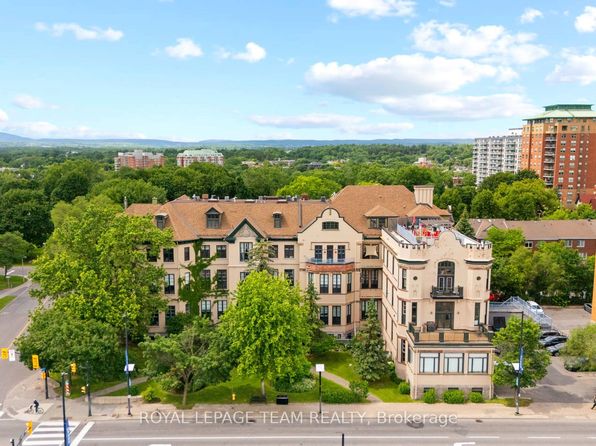 589 Rideau St #404, Ottawa, ON K1N 6A1