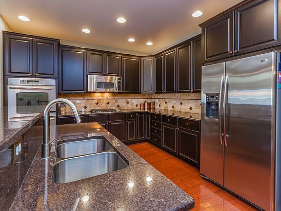 2nd image of 1042 Broadmoor Dr