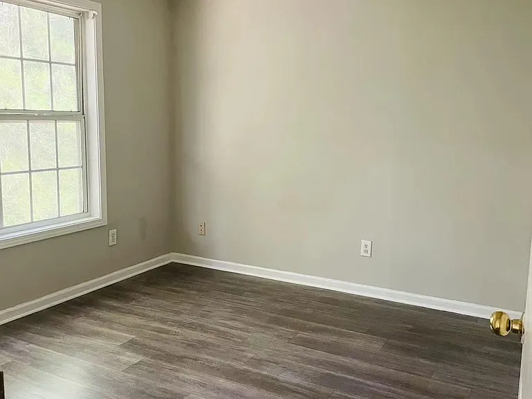 345 Shadetree Ln — Photo 4