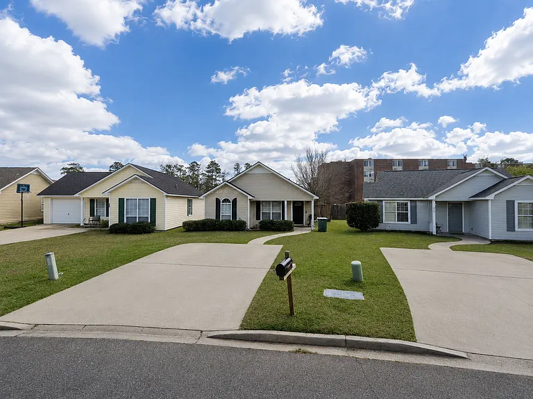 311 Sawgrass Dr — Photo 1