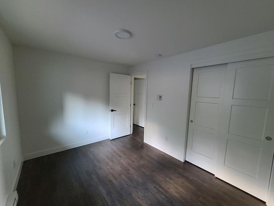 Secondary bedroom/office