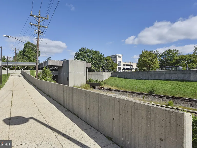 10340 Grosvenor Pl — Photo 53