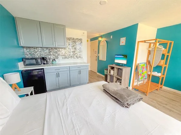 444 Niu St APT 1105, Honolulu, HI 96815