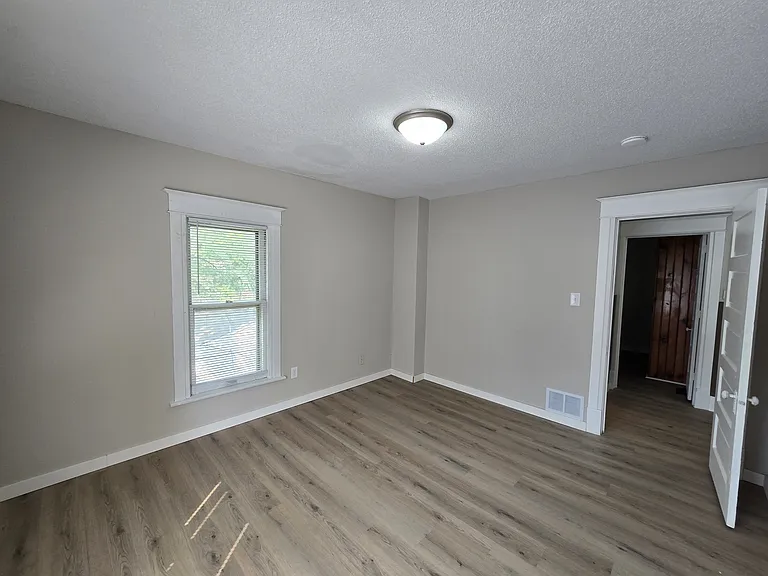 422 Baltimore St — Photo 21