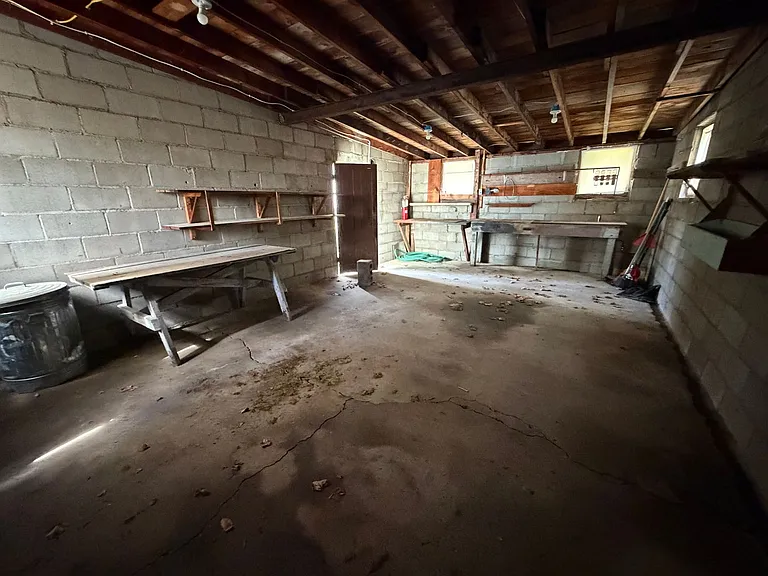 1626 Stoughton Ave — Photo 24