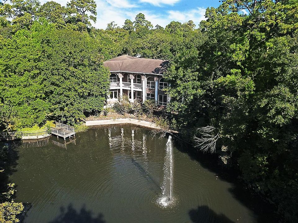 1st image of 8 Carlton Park Ct