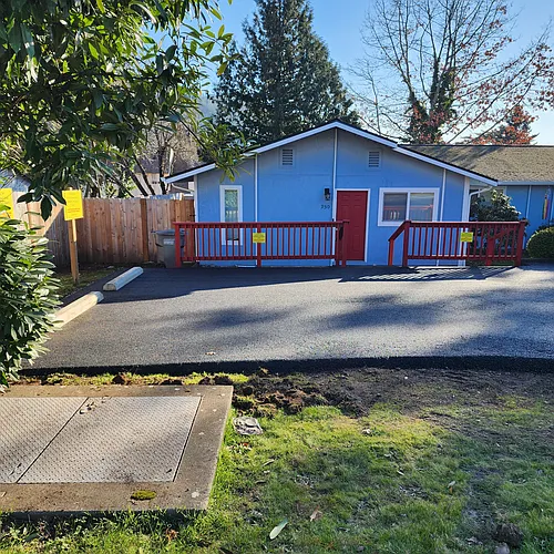 950 W Powell Blvd Photo 1