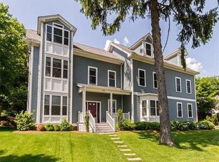 376 Waverley Oaks Rd APT 1, Waltham, MA 02452