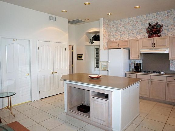 5th image of 15423 W White Horse Dr