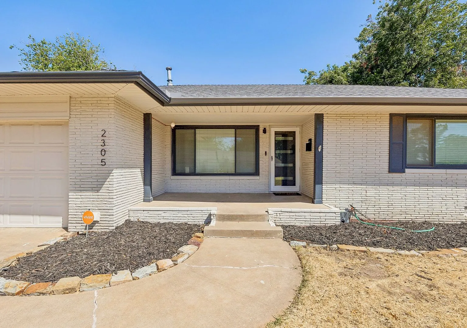 2305 Barclay Rd — Photo 2