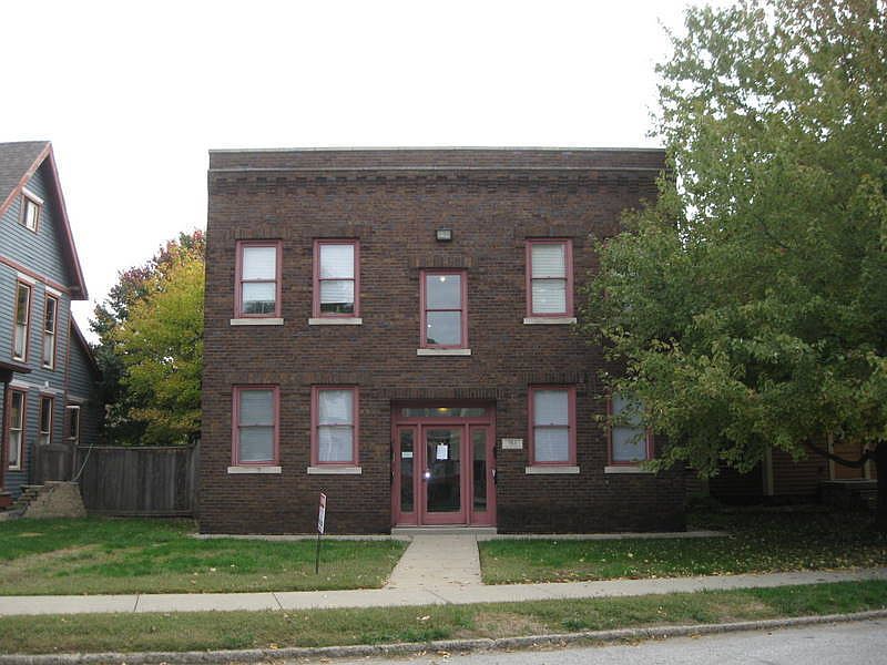 1st image of 915 Fayette St APT C