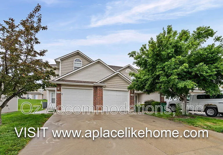 805 SW Imperial Ln — Photo 2