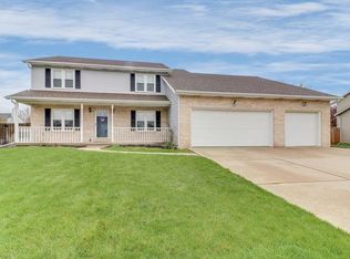 3311 Peppertree Ln, Bloomington, IL