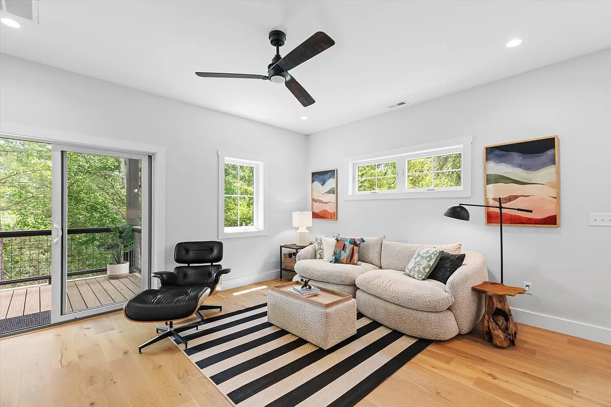 3 bed, 2.5 bath, 2046 sqft, $2,950 — Photo 3