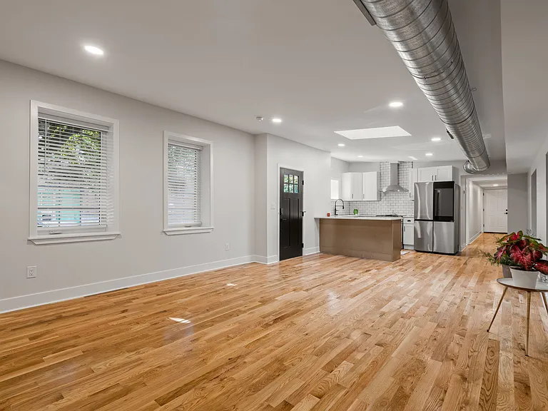 1629 E Eyre St — Photo 17