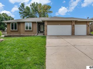 17005 Holmes Cir, Omaha, NE 68135