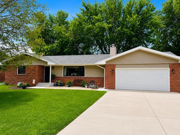 1334 Meadow Ln, York, NE 68467
