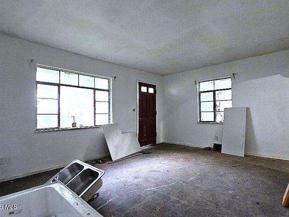 3rd image of 3411 Buckeye St