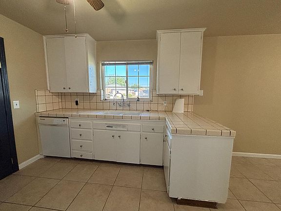 4th image of 4125 Kenmore Dr S