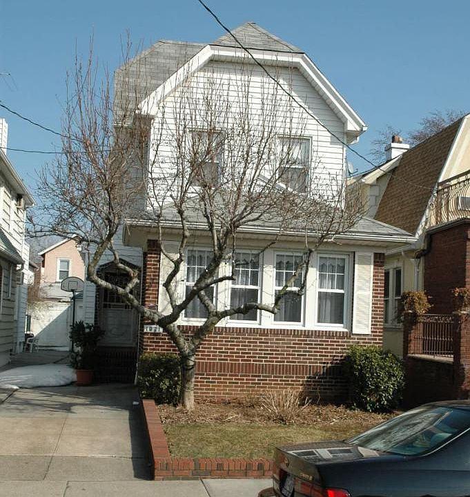 1st image of 1921 E 26th St