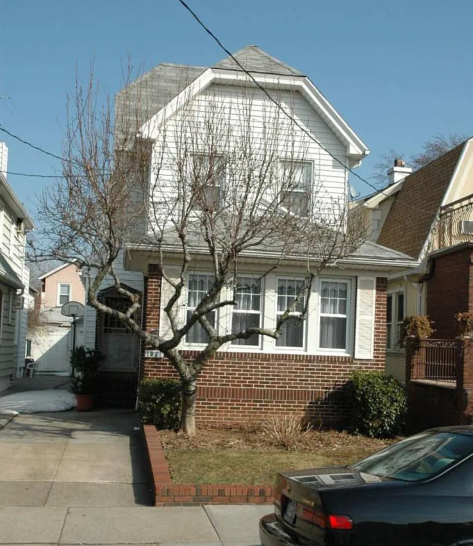 1921 E 26th St photo 1