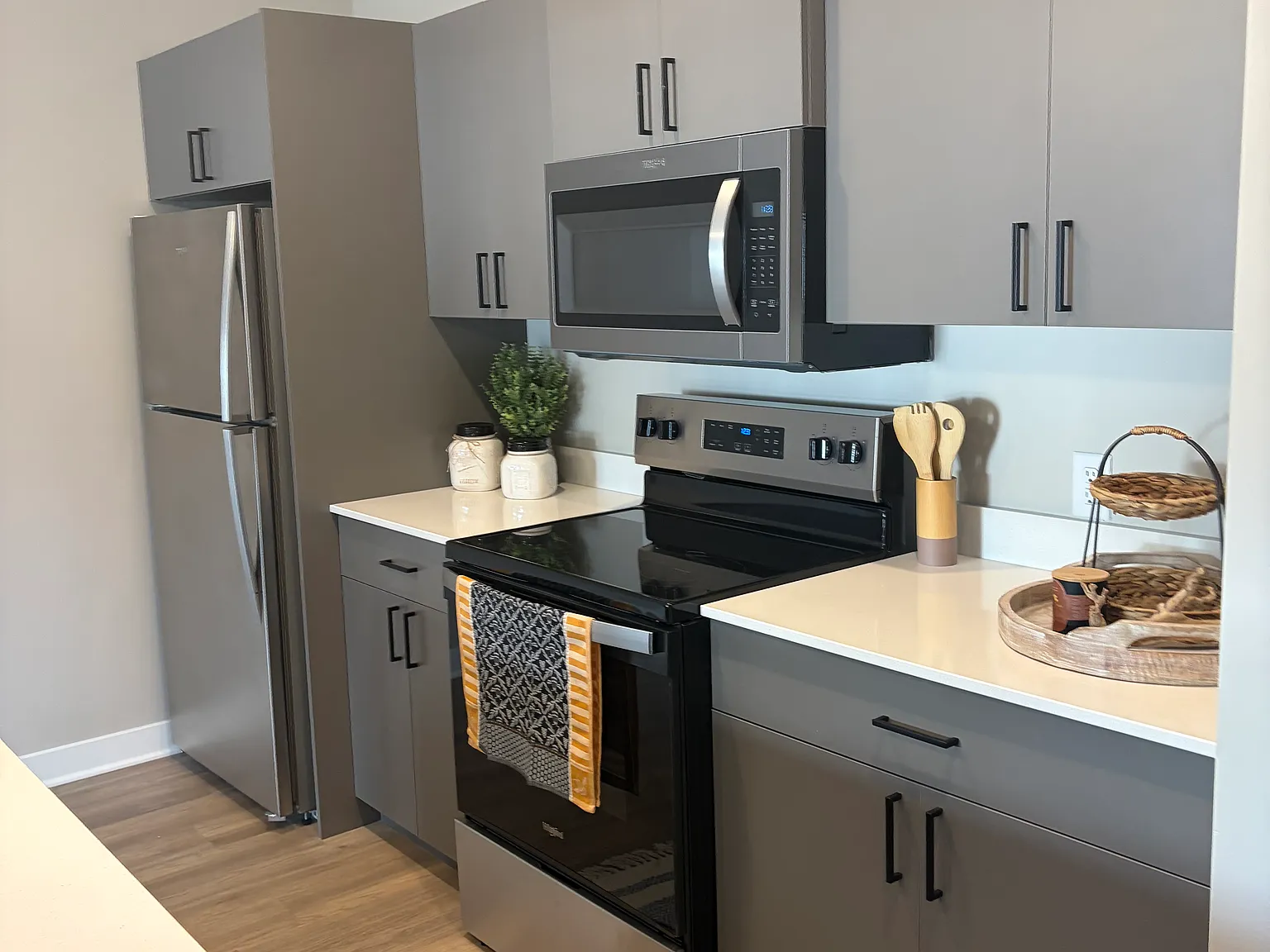 Midvilla Apartments — Photo 2
