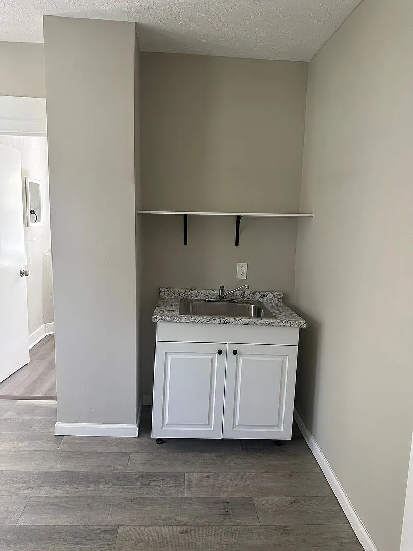 2bd Duplex Cash Pay — Photo 3