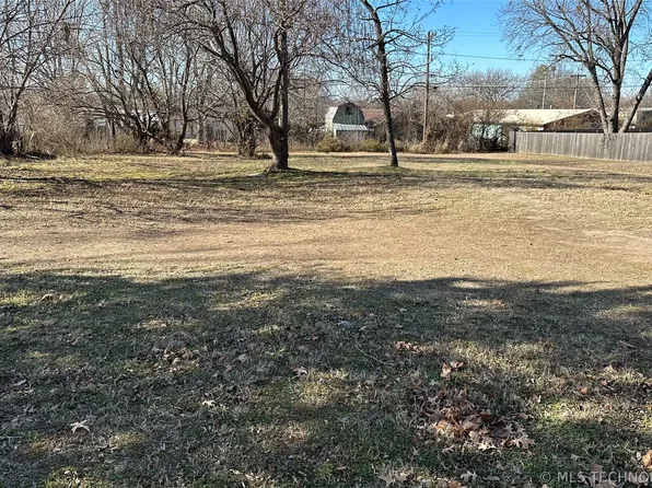 912 S Poplar St, Bristow, OK 74010