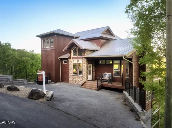 811 Sourwood Dr, Gatlinburg, TN 37738