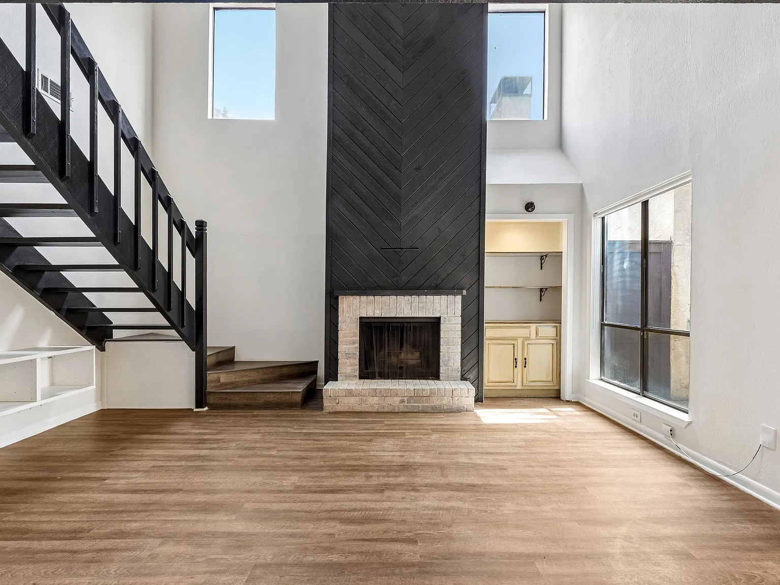 2 bed, 1406 sqft, $2,500 — Photo 2