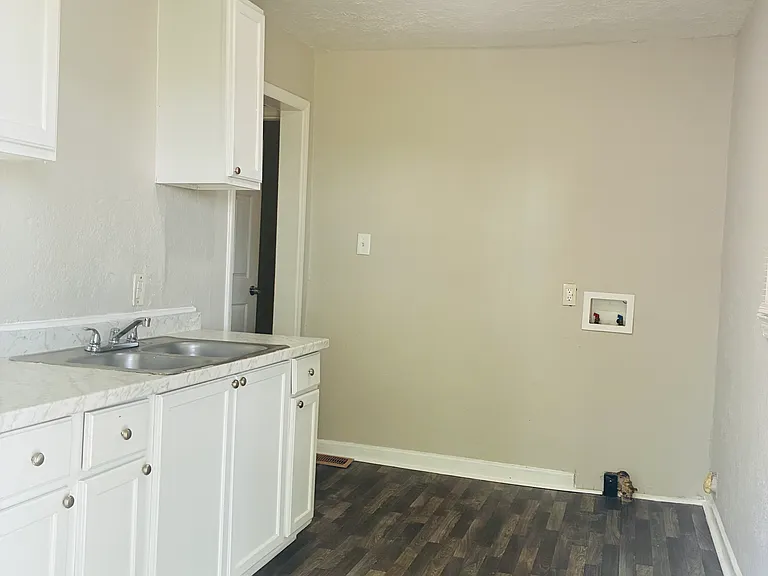 2648 Olando St — Photo 2