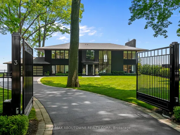 3 Ennisclare Dr E, Oakville, ON L6J 4N3