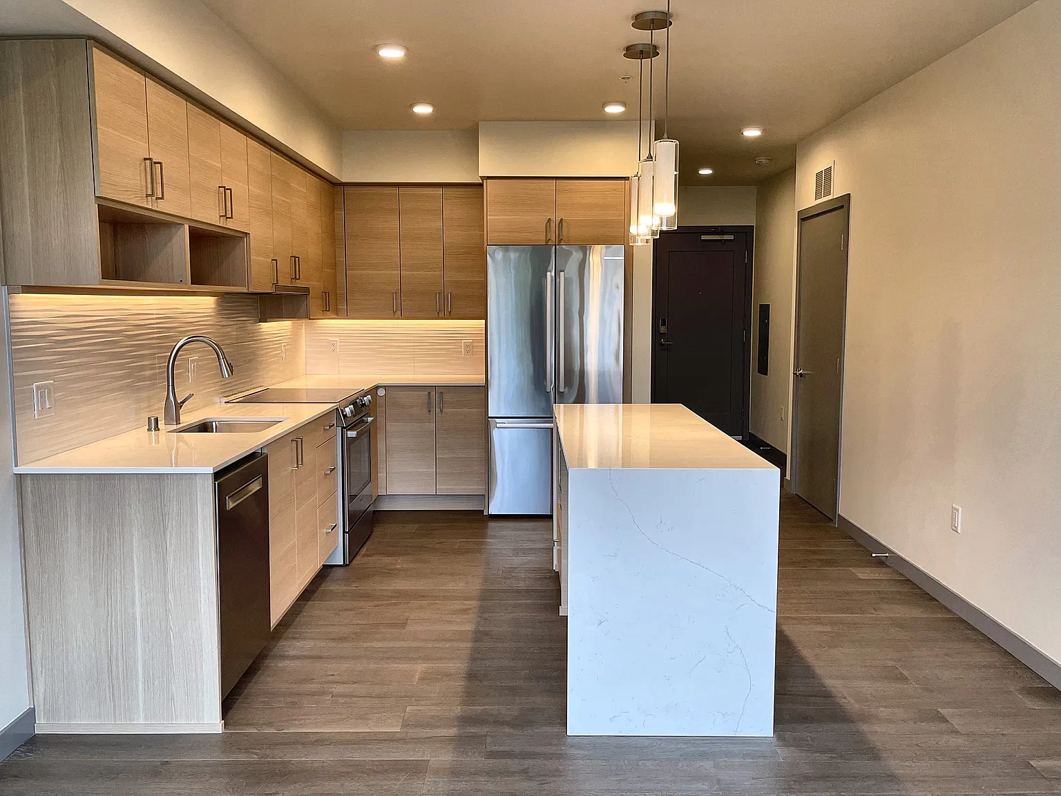 1 bed, 575 sqft, $1,950 — Photo 2