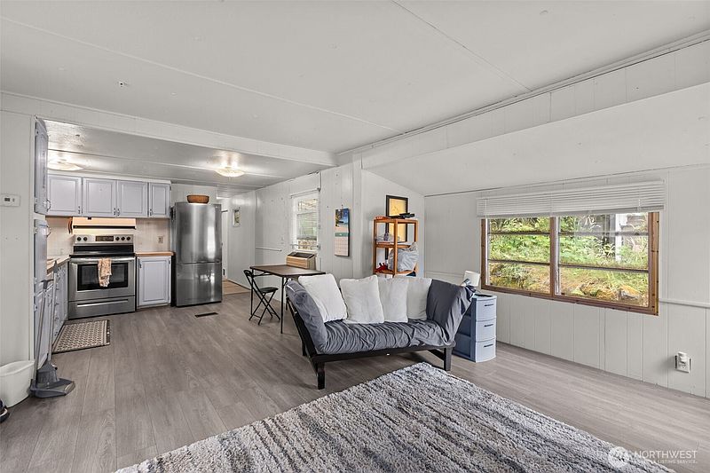 2nd image of 31813 21st Avenue SW #27