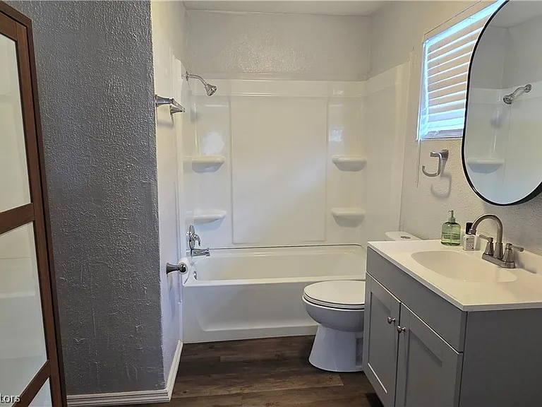 401 S Franklin St — Photo 14