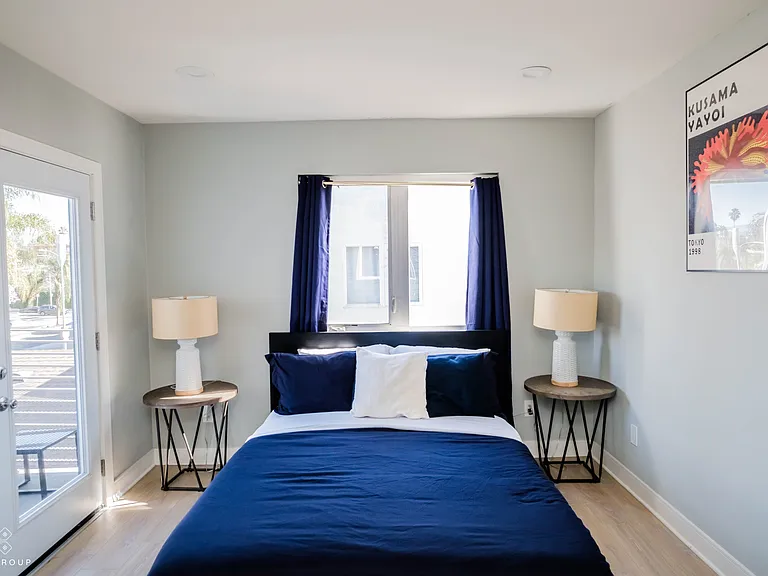 427 N Heliotrope Dr #200 — Photo 23