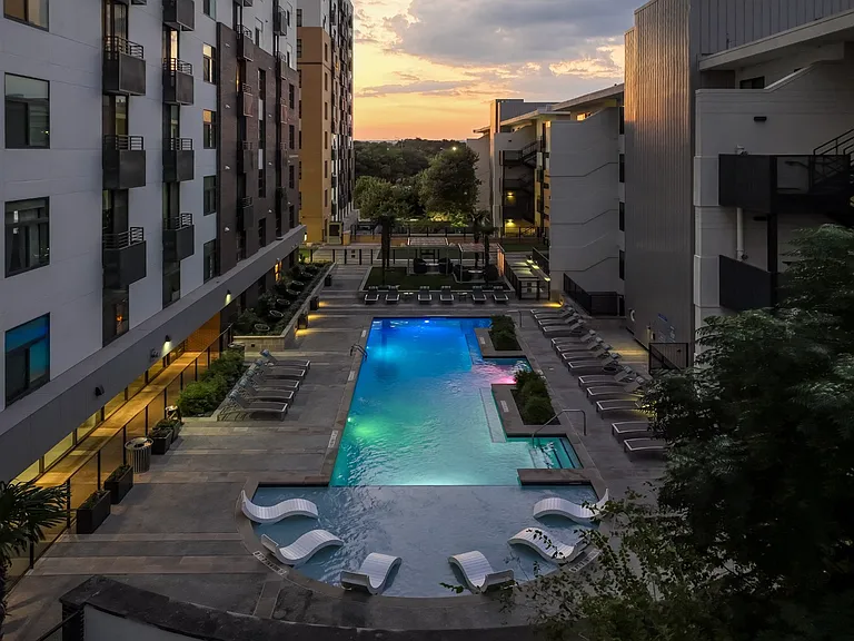 Berkshire Riverview — Photo 7
