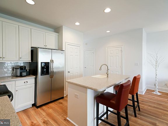 5th image of 18753 Bethpage Dr Unit 14B