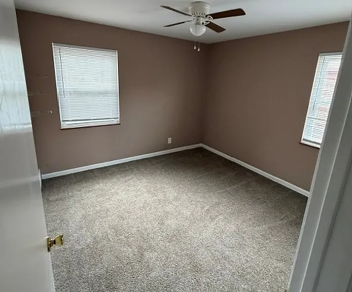 5711 Warwick Dr #UP — Photo 2