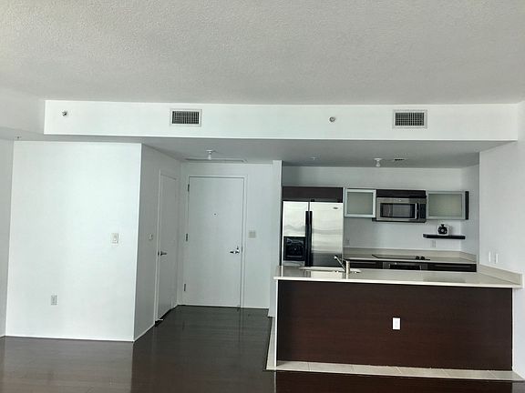 3rd image of 1900 N Bayshore Dr APT 3119
