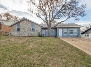 1609 Signet Dr, Euless, TX 76040