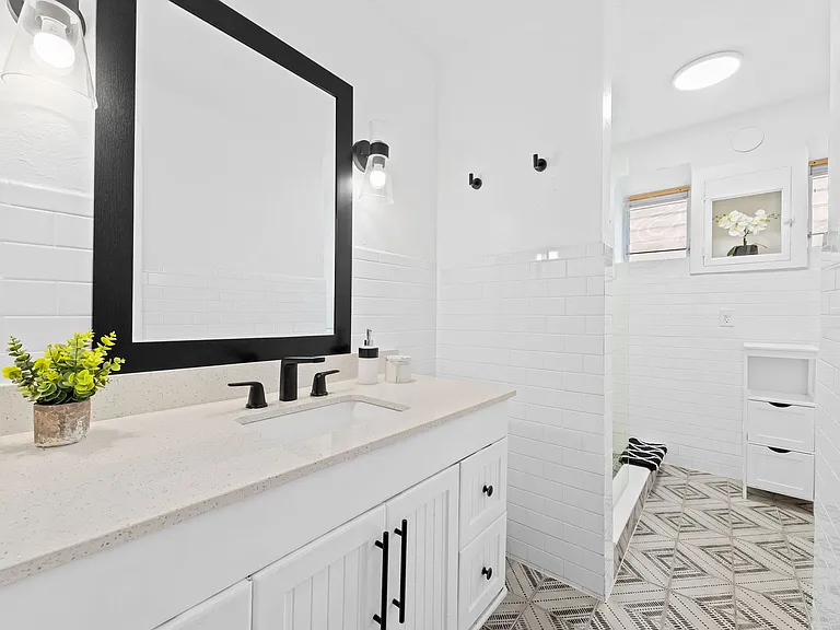 29 Ocean Breeze St — Photo 8