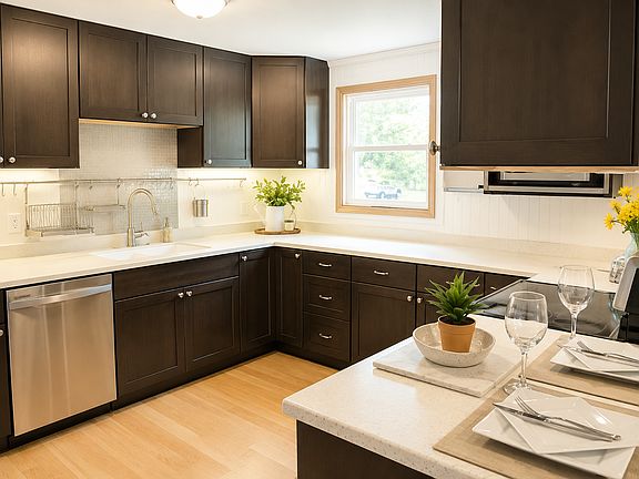 4th image of 2036 Shirley Ln