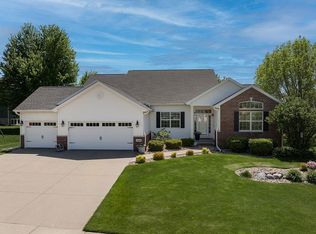 3240 Grey Wolf, Hiawatha, IA 52233